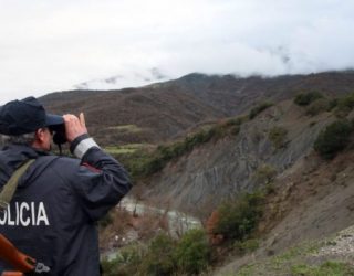 Refugjatë nga Lindja e Mesme futen në Shqipëri