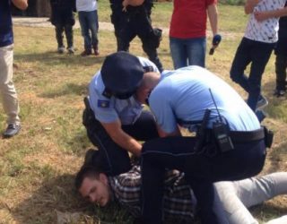 Përfundon protesta, lëndohet një polic, arrestohen disa studentë (Foto)