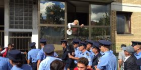Policia: Gjatë aksionit në lagjen “Dardania” u lëndua një polic dhe dhjetë persona u arrestuan