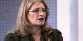 Haxhiu: Nxënësit po furnizohen me tekste të vjetra, ministri të jap llogari për buxhet