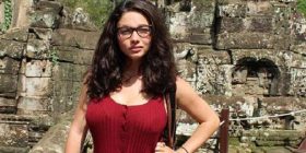 Turistja thyen shpinën, për të iu shmangur dhunimit