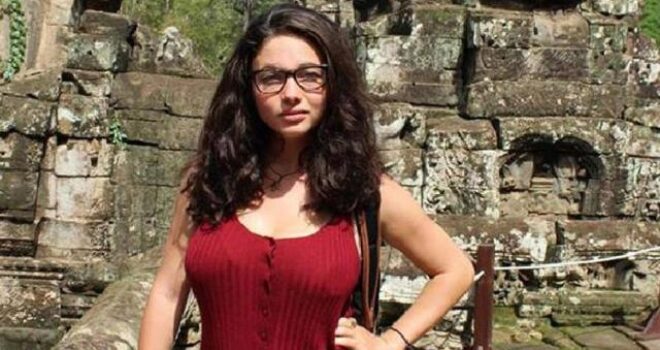 Turistja thyen shpinën, për të iu shmangur dhunimit
