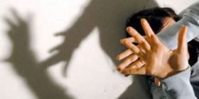 Babai i bën për spital dy vajzat e tij në Gjilan