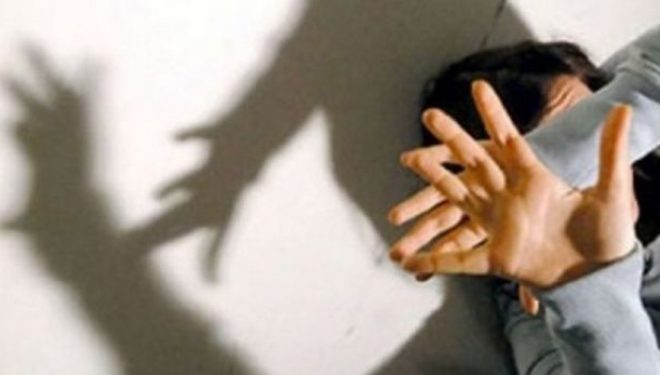 Babai i bën për spital dy vajzat e tij në Gjilan