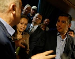 Veseli dëgjon hallet e banorëve të larguar nga banesat