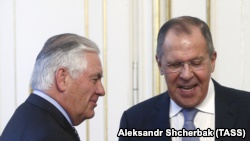 Rex Tillerson dhe ministri i Jashtëm rus, Sergei Lavrov.