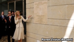 Ivanka Trump dhe Sekretri i Thesarit, Steven Mnuchin gjatë hapjes së ambasadës amerikane në Jerusalem. 14 maj, 2018