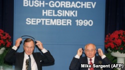 Finlandë - Presidenti amerikan George Bush dhe lideri sovjetik Mihail Gorbachev