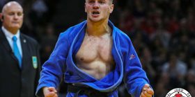 Akil Gjakova mposhtet por mbetet në garë për medaljen e bronztë