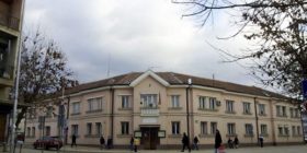 Rifillon punën qendra për pajisje me dokumente dhe regjistrim të automjeteve në Podujevë