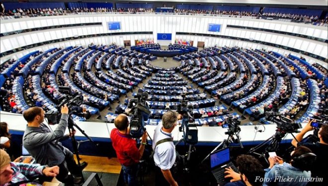 Në Parlamentin Evropian diskutohet raporti për Kosovën, i bëhet thirrje Këshillit që urgjentisht të marrë vendimin për vizat