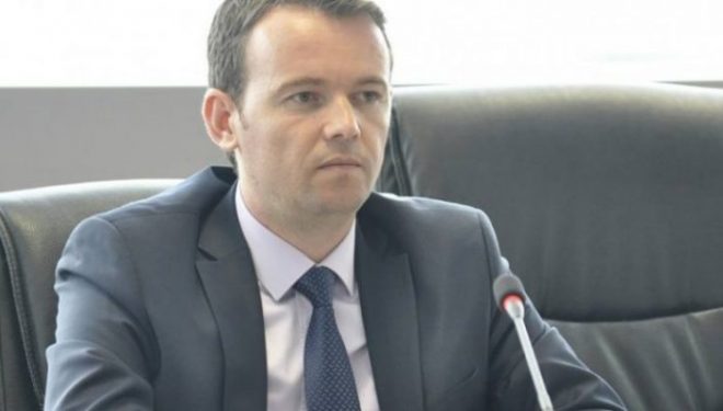 Ministri Peci: Pretendimet se Donika Gërvalla është kundër UÇK-së, janë të paqena￼