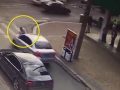 E sheh gruan në makinën e tjetërkujt, shikoni se si reagon kinezi (Video)
