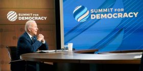 Biden: Mbrojtja e demokracisë "sfida e kohës sonë"