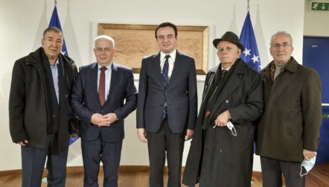 Kurti takon kryetarin e Bujanocit, ndan 2 milionë euro për shqiptarët e Luginës