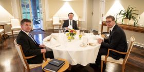 Nis darka joformale në Berlin ndërmjet Kurtit, Vuçiqit dhe Lajçakut, flitet për takim të ri më 13 maj
