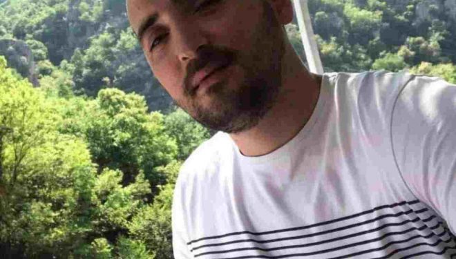 Besnik Tahiri publikon foton e 30-vjeçarit që mbeti i vdekur pas u godit nga lisi në Prishtinë