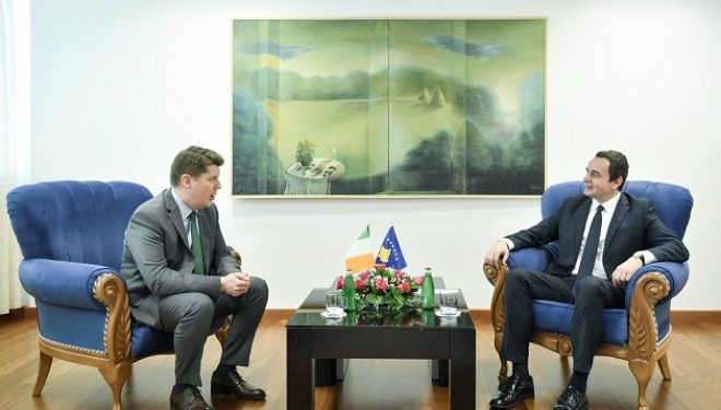 Kurti priti në takim ambasadorin jorezident të Irlandës për Kosovë, Ronan Gargan