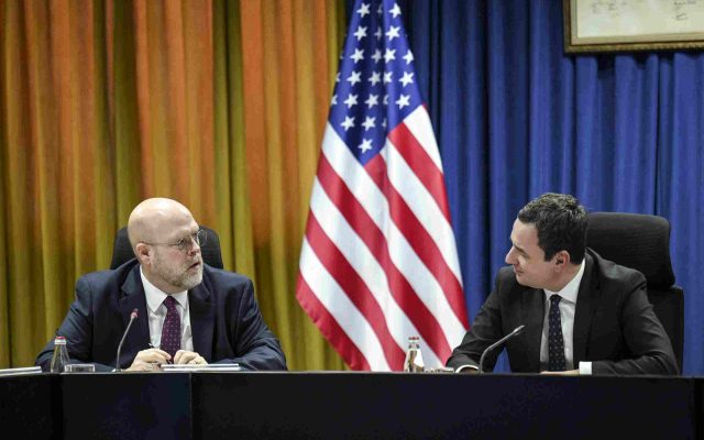 Ambasadori i ShBA-së në Kosovë, Jeff Hovenier dhe Kryeministri Albin Kurti
