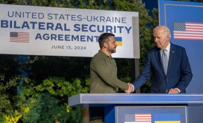 Presidenti i Shteteve të Bashkuara Joe Biden dhe ai i Ukrainës Volodymyr Zelenskiy