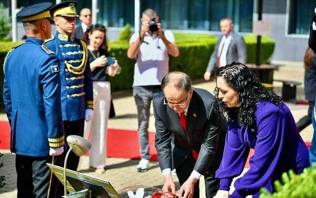 Presidentja Vjosa Osmani dhe presidenti i Shqipëria, Bajram Begaj
