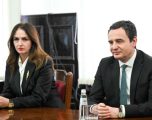 Ministrja e Arsimit, Arbërie Nagavci dhe kryeministri Albin Kurti.