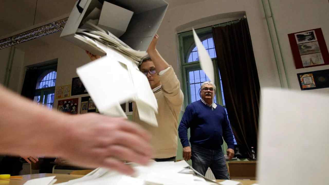 Numërohen 93.42% e kutive të votimit në Hungari / Foto: TCH