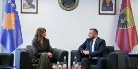 Haxhiu vizitoi Ministrinë e Mbrojtjes: FSK është një nga dëshmitë më të qarta të rrugës që ka bërë Republika jonë