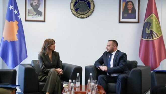 Haxhiu vizitoi Ministrinë e Mbrojtjes: FSK është një nga dëshmitë më të qarta të rrugës që ka bërë Republika jonë