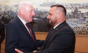 Maqedonci takohet me homologun e tij britanik në Turqi