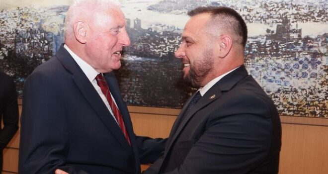 Maqedonci takohet me homologun e tij britanik në Turqi