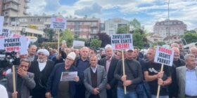 Nis protesta kundër ndalimit të shërbimeve ndërtimore në Rugovë