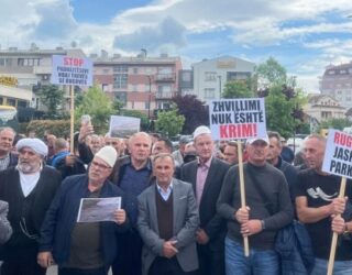 Nis protesta kundër ndalimit të shërbimeve ndërtimore në Rugovë