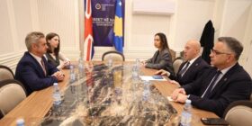 Haradinaj pret në takim ambasadorin Hargreaves, diskutojnë për anëtarësimin e Kosovës në NATO