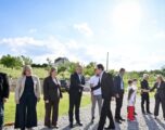 Në familjen Gudaqi, Kurti nderon martirët dhe dëshmorët e Stagovës
