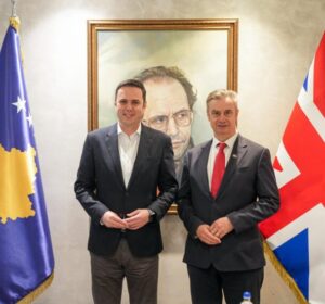 Ambasadori britanik pritet nga Abdixhiku, flasin për zgjedhjet dhe programin e LDK-së