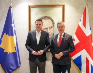 Ambasadori britanik pritet nga Abdixhiku, flasin për zgjedhjet dhe programin e LDK-së