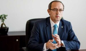 Hoti: Qeveria “Kurti” i “avulloi” shpenzimet kapitale