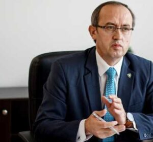 Hoti: Serbia avancon me SHBA-në, Kosova mbetet me dialogun strategjik të pezulluar