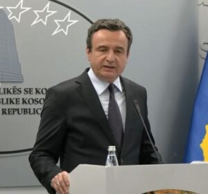Kurti: Paga minimale që nga sot 500 euro, përfitojnë rreth 150 mijë punëtorë të sektorit privat