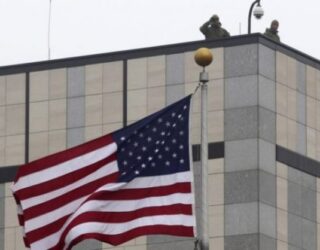 Ambasada e SHBA-së: Bllokada e vazhdueshme politike po dëmton besimin në institucionet e Kosovës