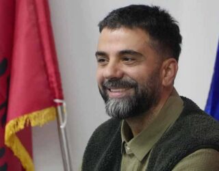 “…Për shkak të zgjedhjeve”, Artan Behrami reagon pas raportimeve për shtyrjen e shpalljes së vendimit nga Haga