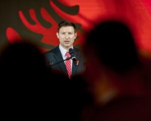 Bilall Kasami i VLEN godet Ambasadorin e Shqipërisë në Shkup për shkak të postimit për protestën e studentëve