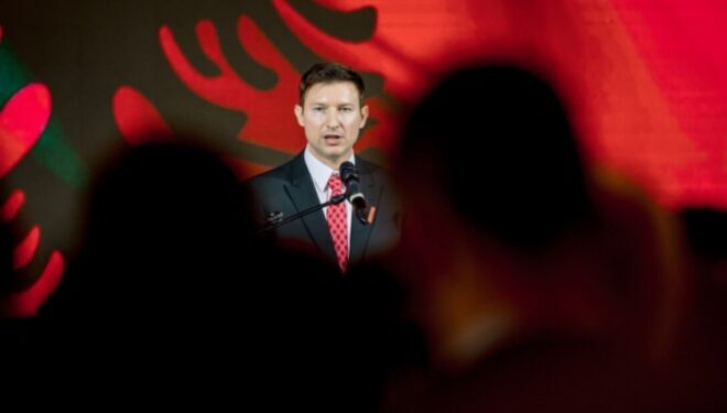 Bilall Kasami i VLEN godet Ambasadorin e Shqipërisë në Shkup për shkak të postimit për protestën e studentëve