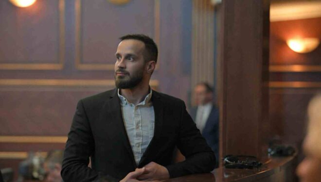 Fatos Geci rikthehet me një koment tjetër të rëndë ndaj Thaçit: Lidhesh për krejt jetën me 19 maj