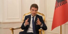 Hoxha i përsërit fjalët e Kryeministrit Rama gjatë vizitës në Prishtinë: ‘Kush prek Kosovën, prek Shqipërinë’