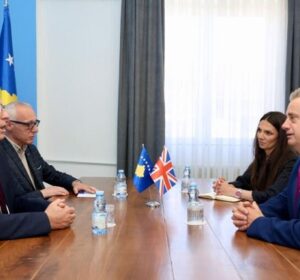 Hamza pret Ambasadorin britanik Jonathan Hargreaves, diskutojnë për zgjedhjet e 7 qershorit
