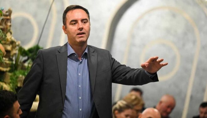 “Kurti e Vuçiqi në një dhomë”, Konjufca ndaj Osmanit: Takimet bëhen në dhomë të negociatave, sulmet ndaj Kurtit nuk i sjellin vota