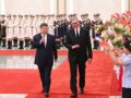 Xi e shpërblen Vuçiqin me “Medaljen e Miqësisë” gjatë vizitës së tij në Pekin Xi e shpërblen Vuçiqin me “Medaljen e Miqësisë” gjatë vizitës së tij në Pekin
