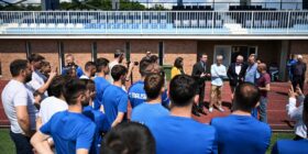 Kurti viziton “FC Malisheva”, premton mbështetje për infrastrukturën sportive